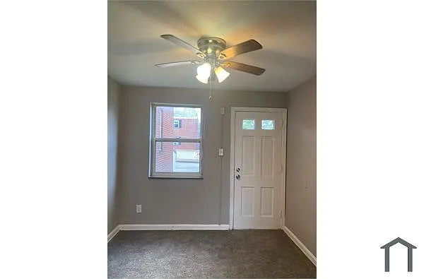 Building Photo - 1613 Skyline Dr