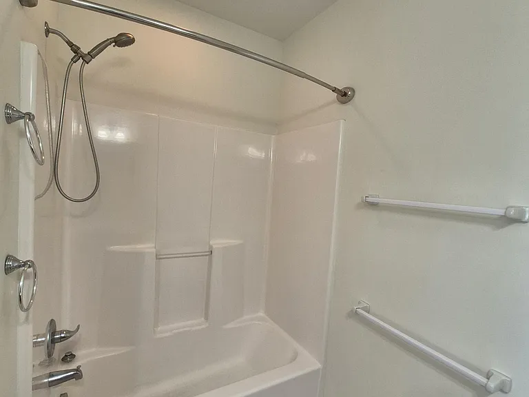 1325 Emsworth Dr — Photo 13