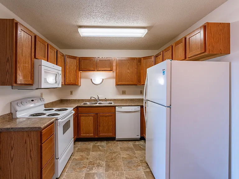 Fargo, ND Auburn II Apartments | Kitchen
