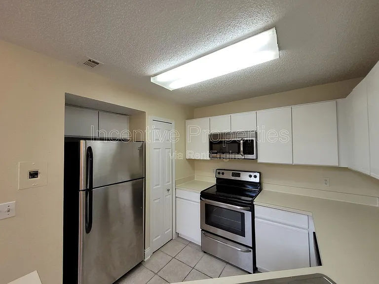 575 Bloomington Ct #24 — Photo 16