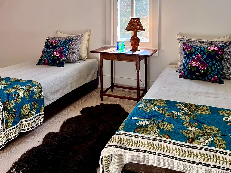 Flex office space with twin beds that can be put together to make a queen