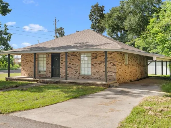 820 Wisteria Ln, Picayune, MS 39466