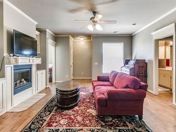 5th image of 15600 Darlington Ln