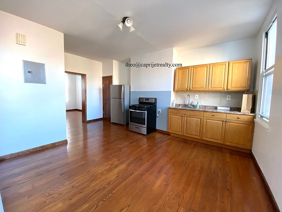 1st image of 557 Metropolitan Ave #C