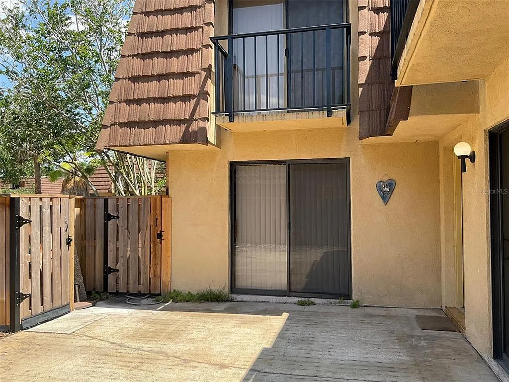 Building Photo - 5282 Coral Ct #620