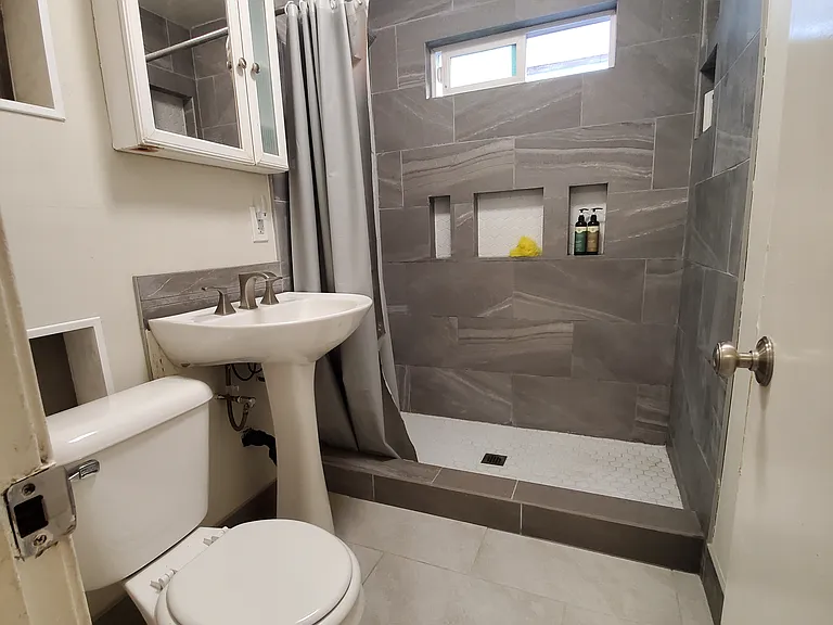 4350 Clairemont Dr — Photo 23