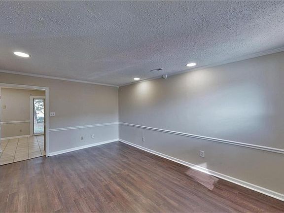 3rd image of 380 Vista Cir APT A