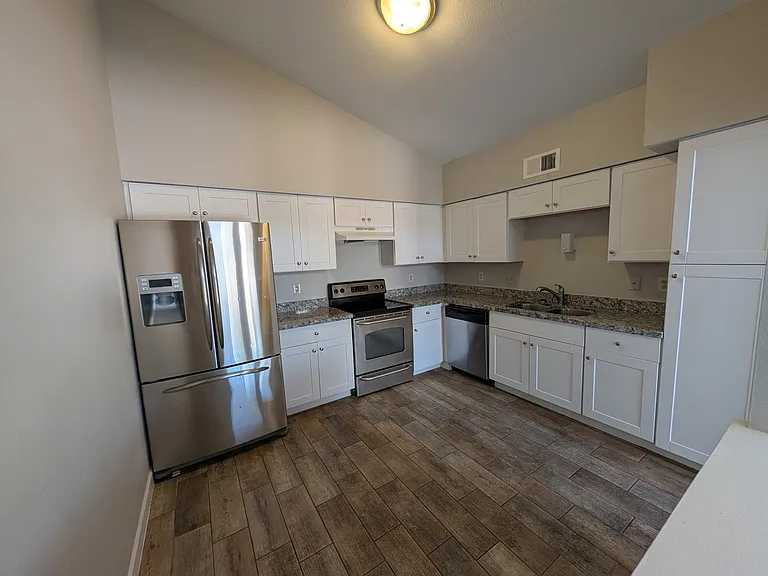 624 N Santa Barbara #3 — Photo 7