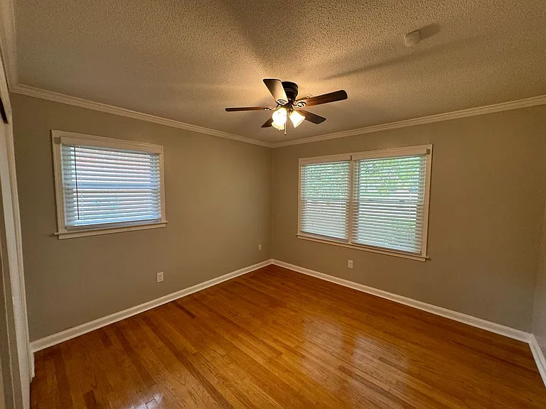 2434 Oxford Dr — Photo 30