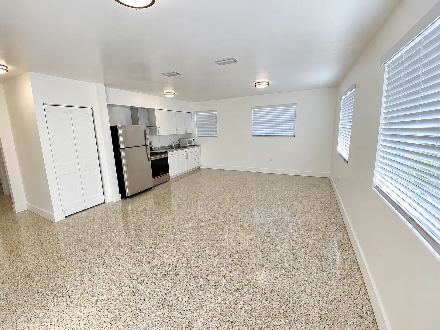 3 bed, 1400 sqft, $2,950 — Photo 2