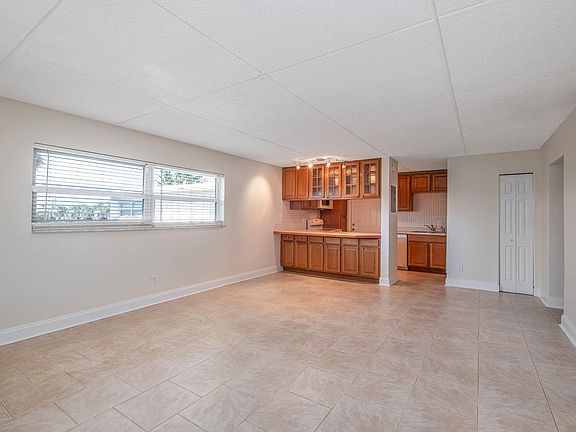 5th image of 280 Hayes Ave #11