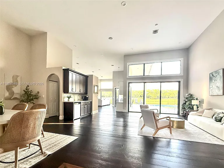 400 Alexandra Cir — Photo 11