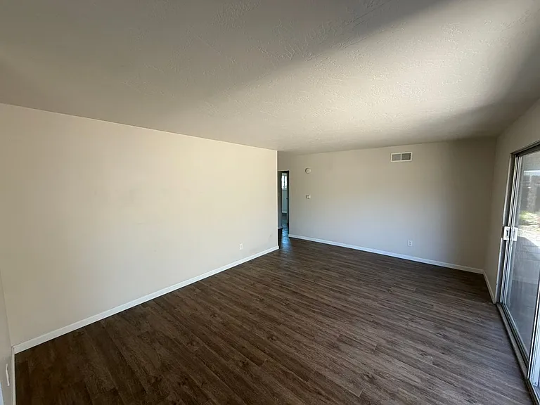 6315 Lake Arago Ave — Photo 6