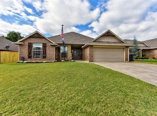 801 S Bouziden Dr, Moore, OK 73160
