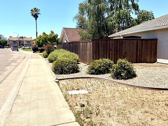 4th image of 1019 Miwok Dr