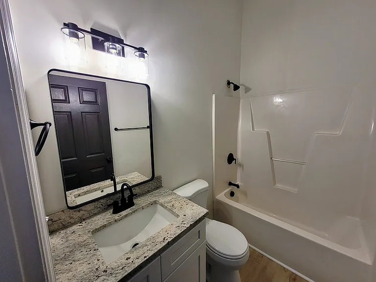 828 Campbell St — Photo 29