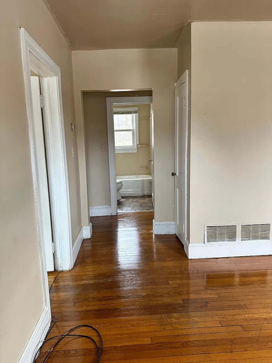 Entryway - 1427 Baylors Ln