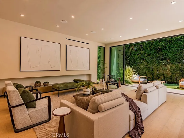 9018 Dorrington Ave — Photo 11