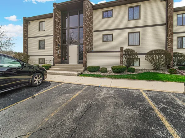 827 Summit Park Ct N, Crown Point, IN 46307