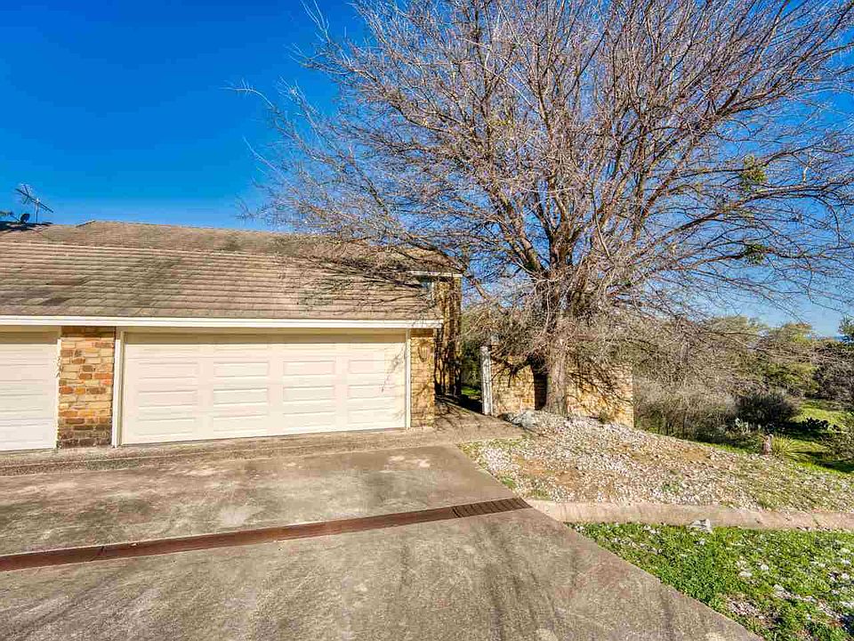 1st image of 704 Clayton Nolen Dr #B