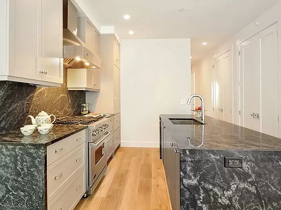 3rd image of 229 Sackett St APT 3