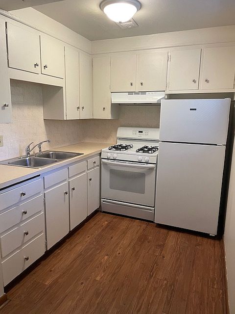 1st image of 4814 Capitol Ave APT 2