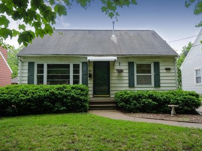 1227 32nd St NE, Cedar Rapids, IA, 52402