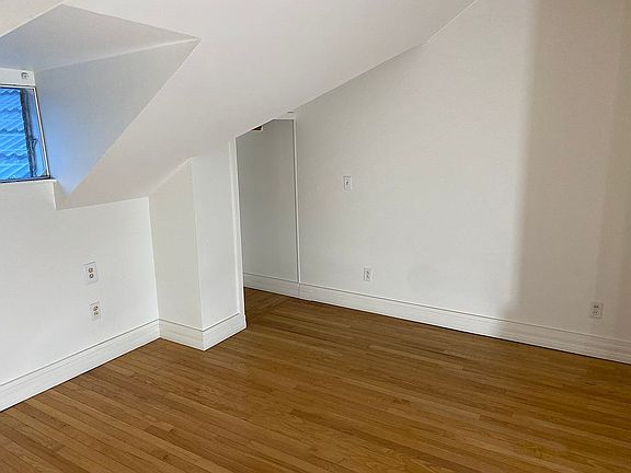 2nd image of 401 Vine Ave