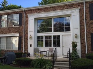 625 E Fox Hills Dr, Bloomfield Hills, MI 48304