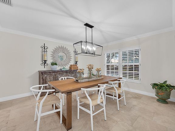 5th image of 10410 SE Banyan Way