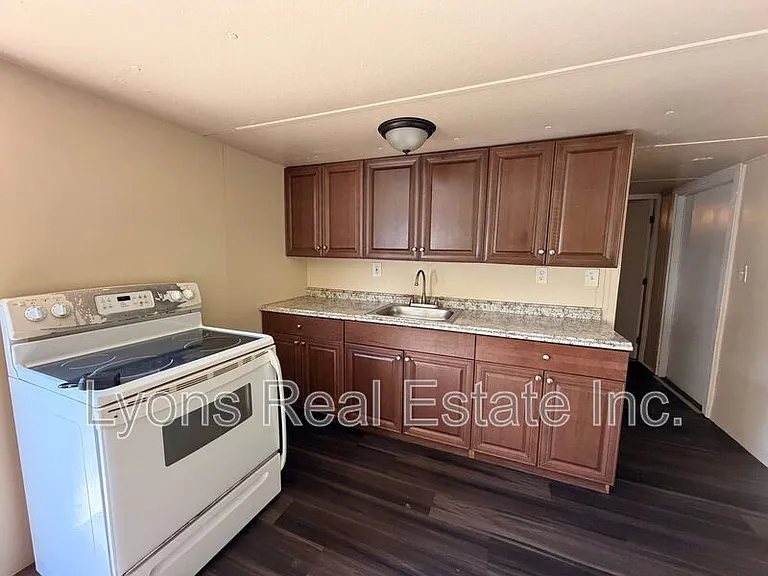 7972 Breeze Dr — Photo 4