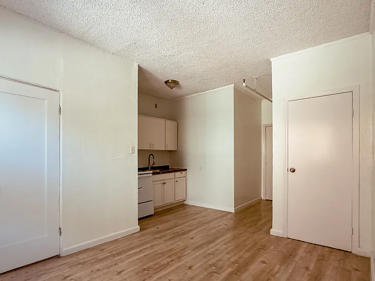 920 S Hobart Blvd — Photo 4
