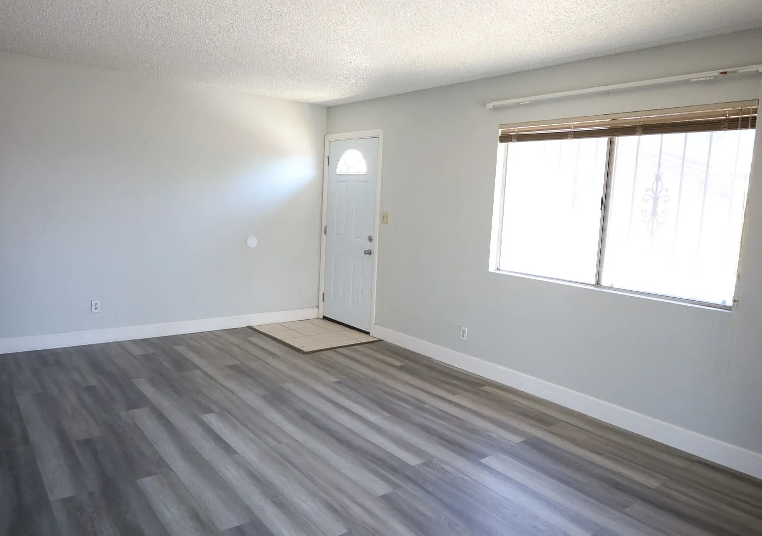 E. Cartier Ave 1309 — Photo 3