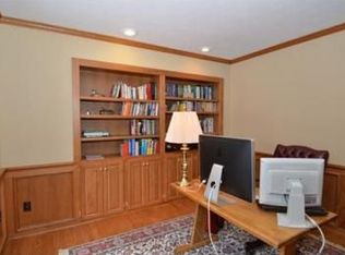 51688 Fox Pointe Ln, Granger, IN 46530
