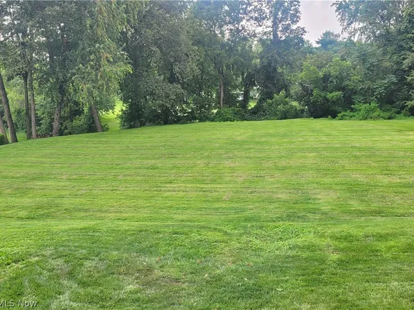 405 47th Pl, Vienna, WV 26105