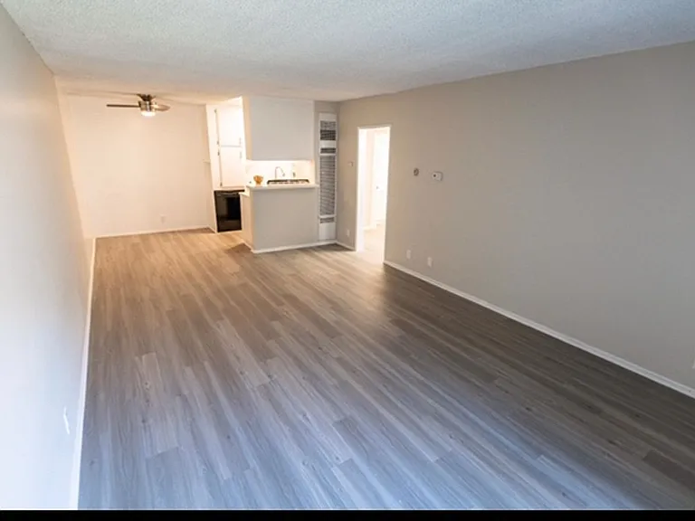 18400 Prairie Street — Photo 22