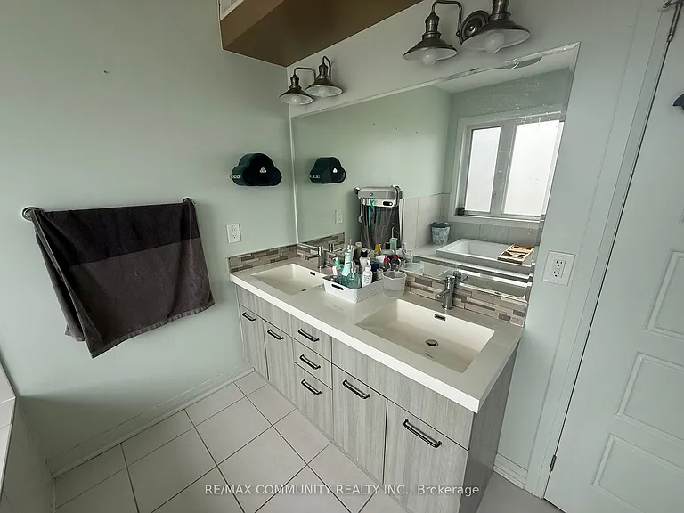 46 Sarah Jackson Cres — Photo 13