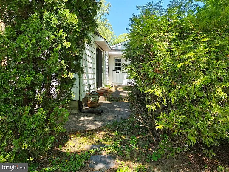 11 Sylvan Ave — Photo 16