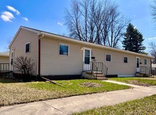 1305 S 16th St, Grand Forks, ND 58201