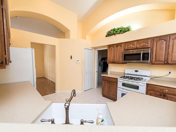 3rd image of 1810 Barrington Cir