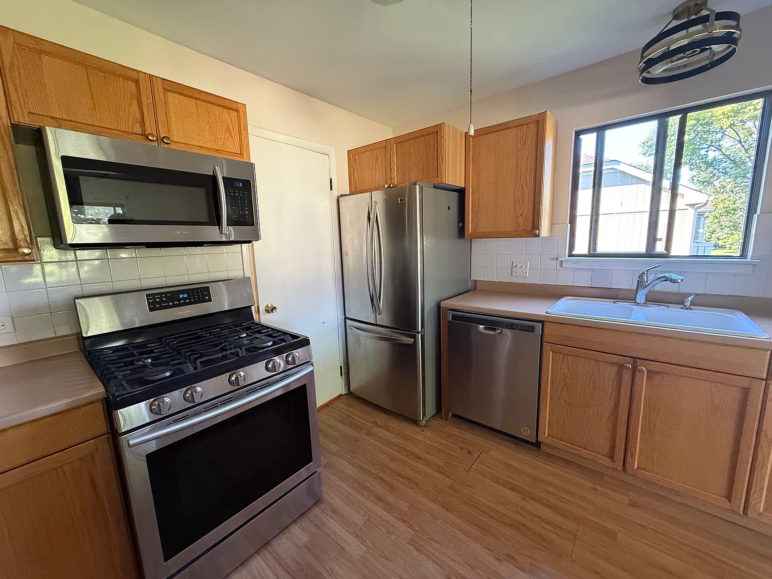 2 bed, 1250 sqft, $2,499 — Photo 1
