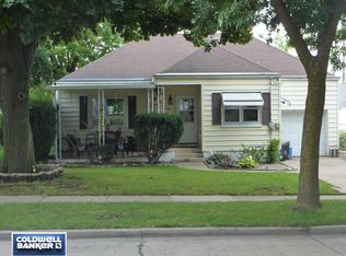 909 Desnoyer St, Kaukauna, WI 54130
