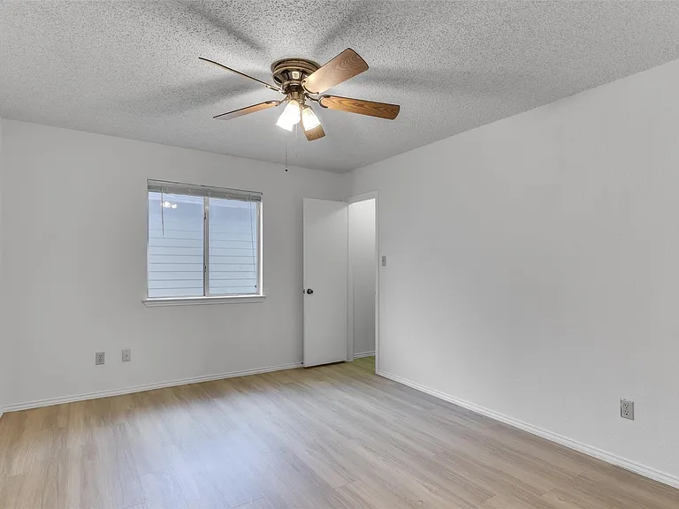 8313 Columbia Falls Dr — Photo 19