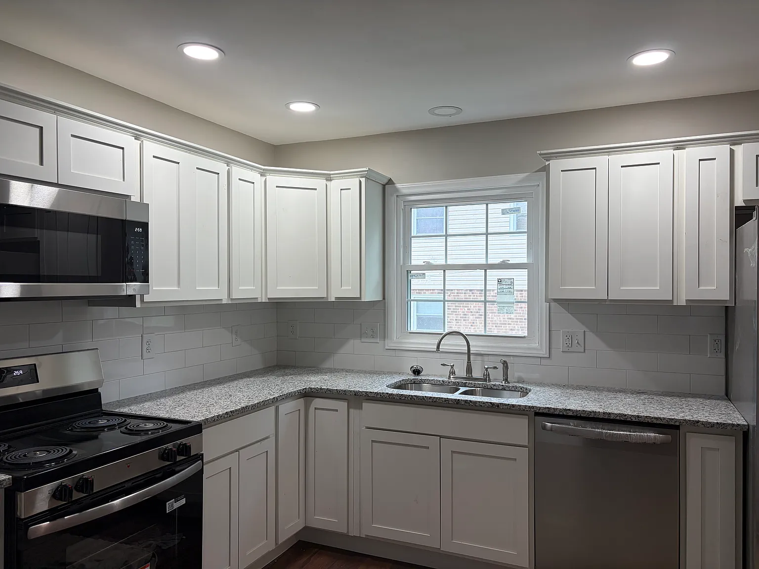 3 bed, 1207 sqft, $1,650 — Photo 2