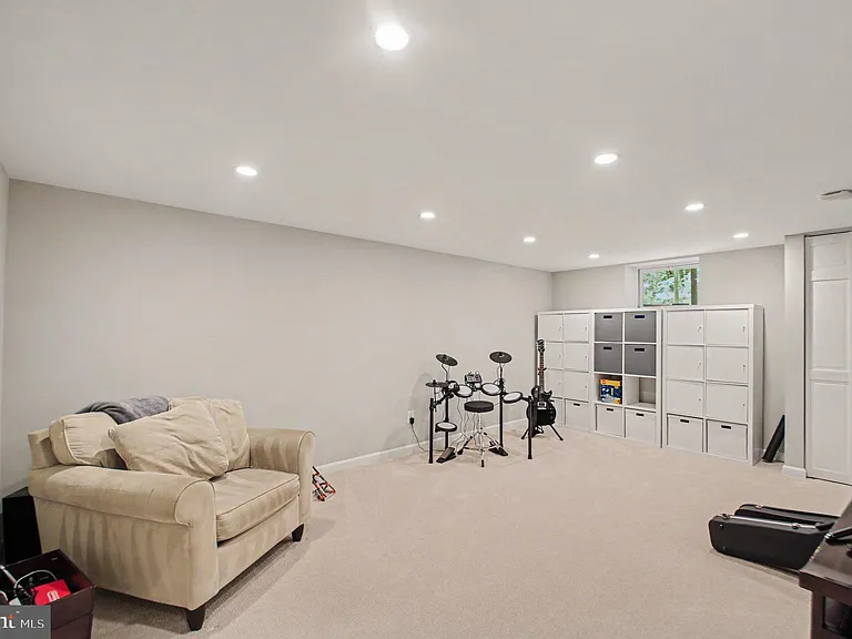 6417 Berkshire Dr — Photo 17