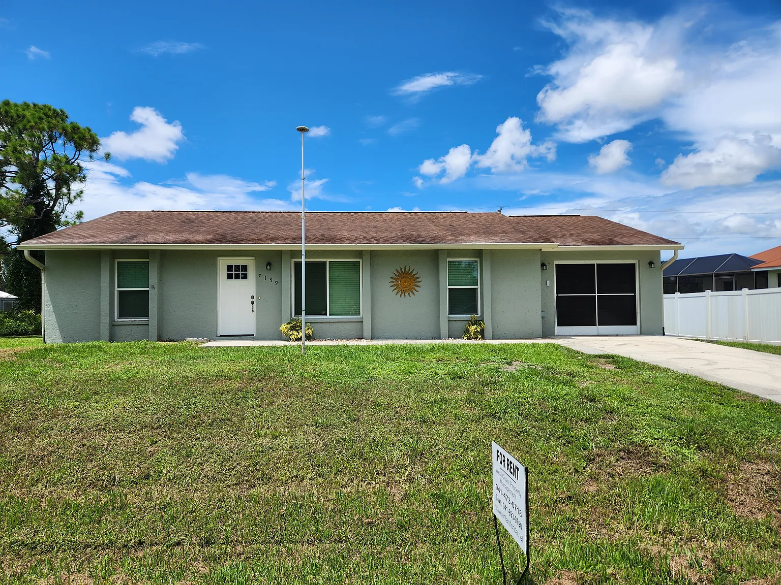 3 bed, 1272 sqft, $1,700 — Photo 1