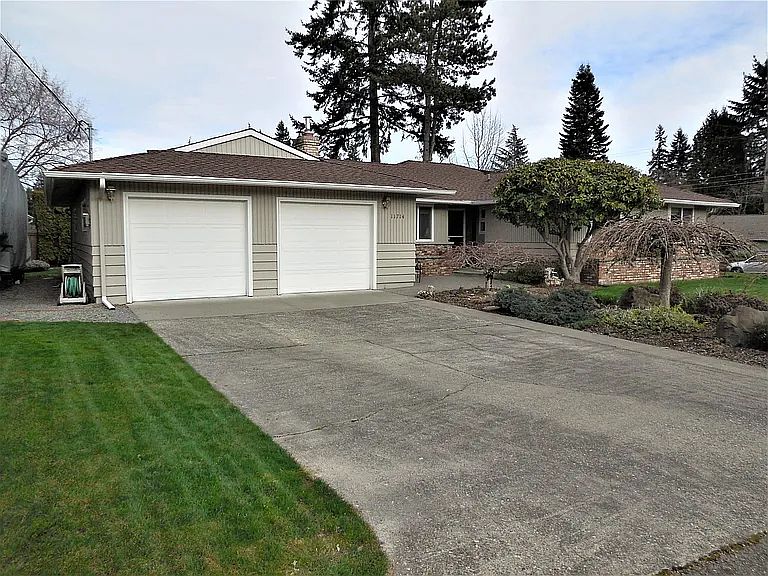 1st image of 11714 SE 56th St