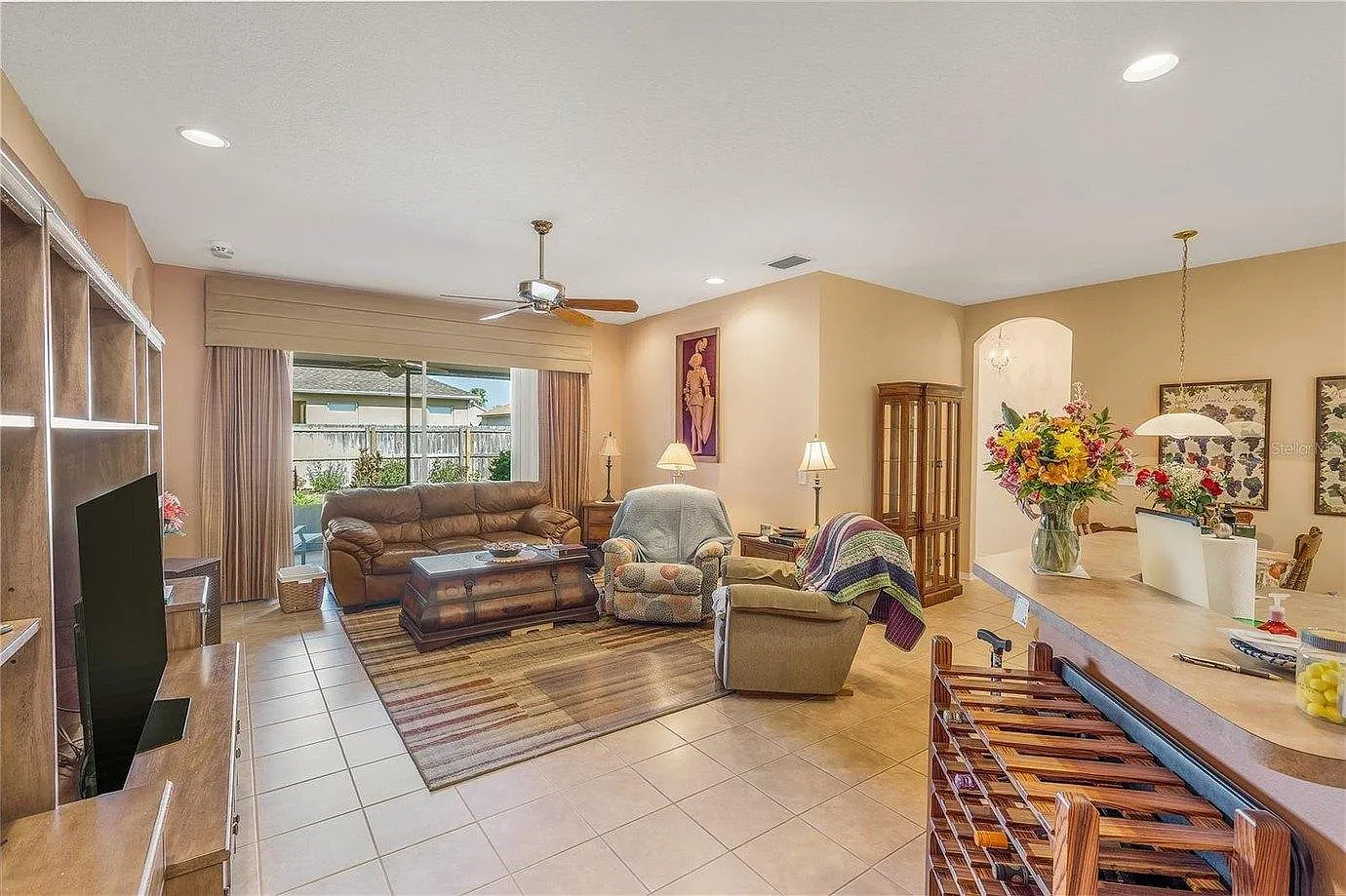 4 bed, 2262 sqft, $2,800 — Photo 2