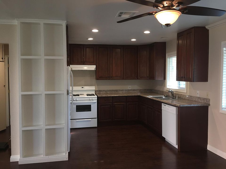 1st image of 602 W Bellevue Dr APT 3