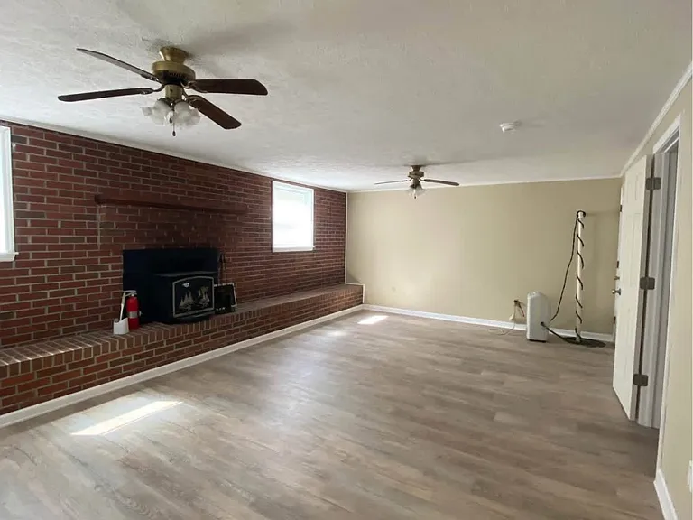 1109 Memorial Dr — Photo 16